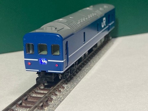 TOMIX 98704 Kiha 24 500 White Stripe JR 24 Series 25 Type Express Sleeper Car | Condition: Usado