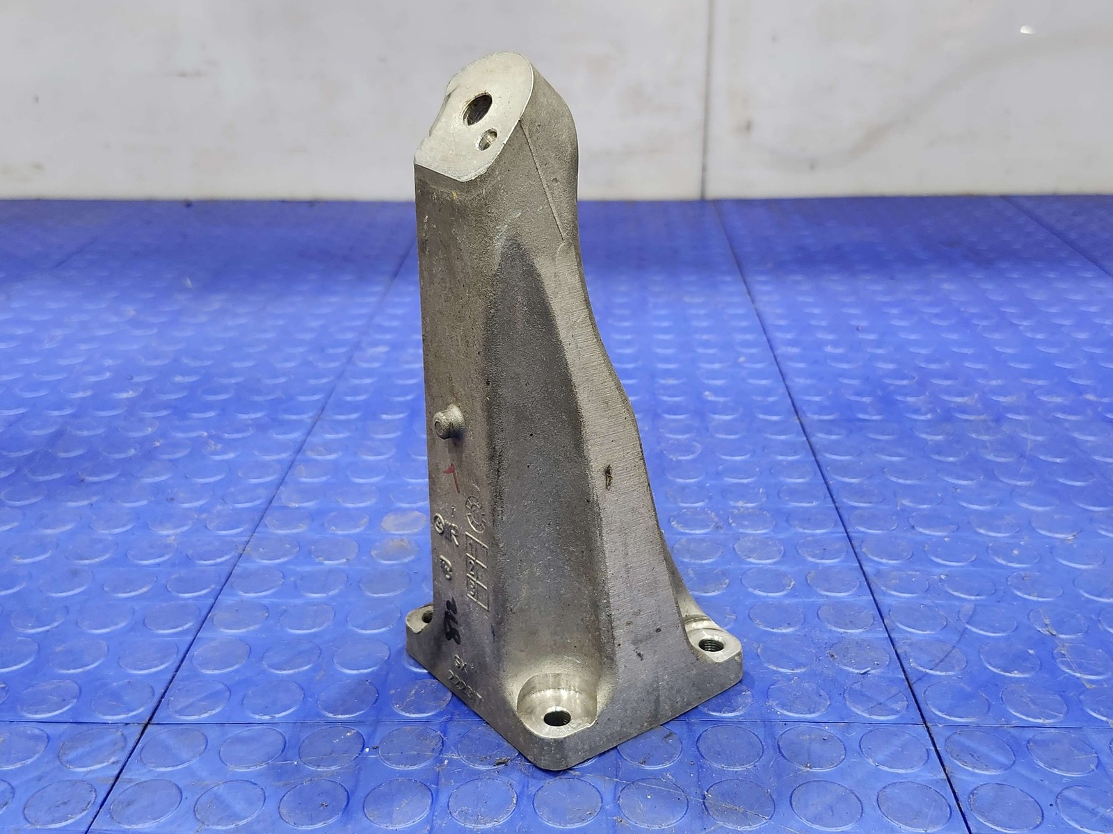 03-12 Maserati Quattroporte M139 Engine Mount Bracket Left Driver Side OEM
