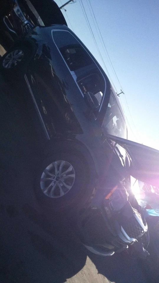 Guantera usada se adapta a: Kia Telluride 2022 grado B Foto 3 de 4