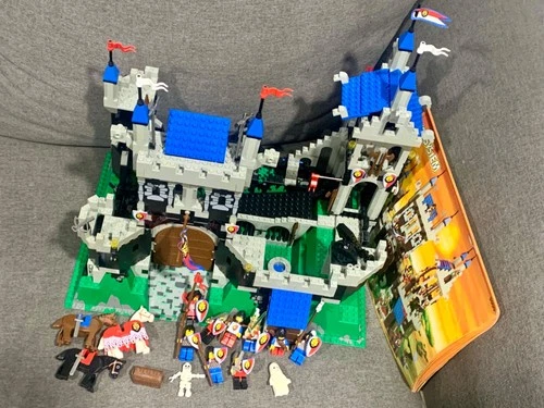 Vintage 1995 LEGO 6090 Royal Knight’s Castle 100% Complete w/ Manual Read