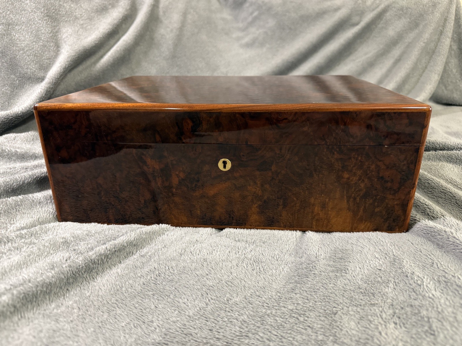 Elie Bleu Walnut Burl 200 Cigar Humidor - Beautiful vintage Box - Preowned 