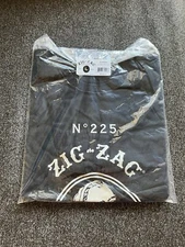 Zig Zag T-shirt. Black AUTHENTIC. Size: Large