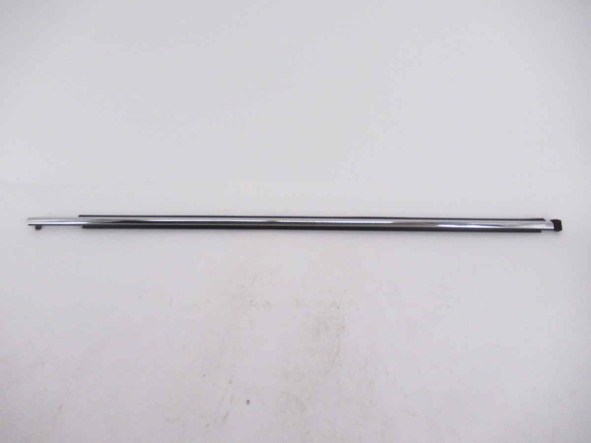 Genuine OEM Lexus 75711-60091 Passenger Front Belt Molding Sweep