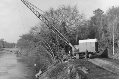 Mechanischer Baggerbetrieb Fortschritt Ufer Fluss Stour Blackw - 1960 4x6 Foto