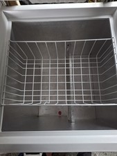 Electrolux White Chest Freezer 5.1-10 ft³ Manual Defrost Adjustable Thermostat