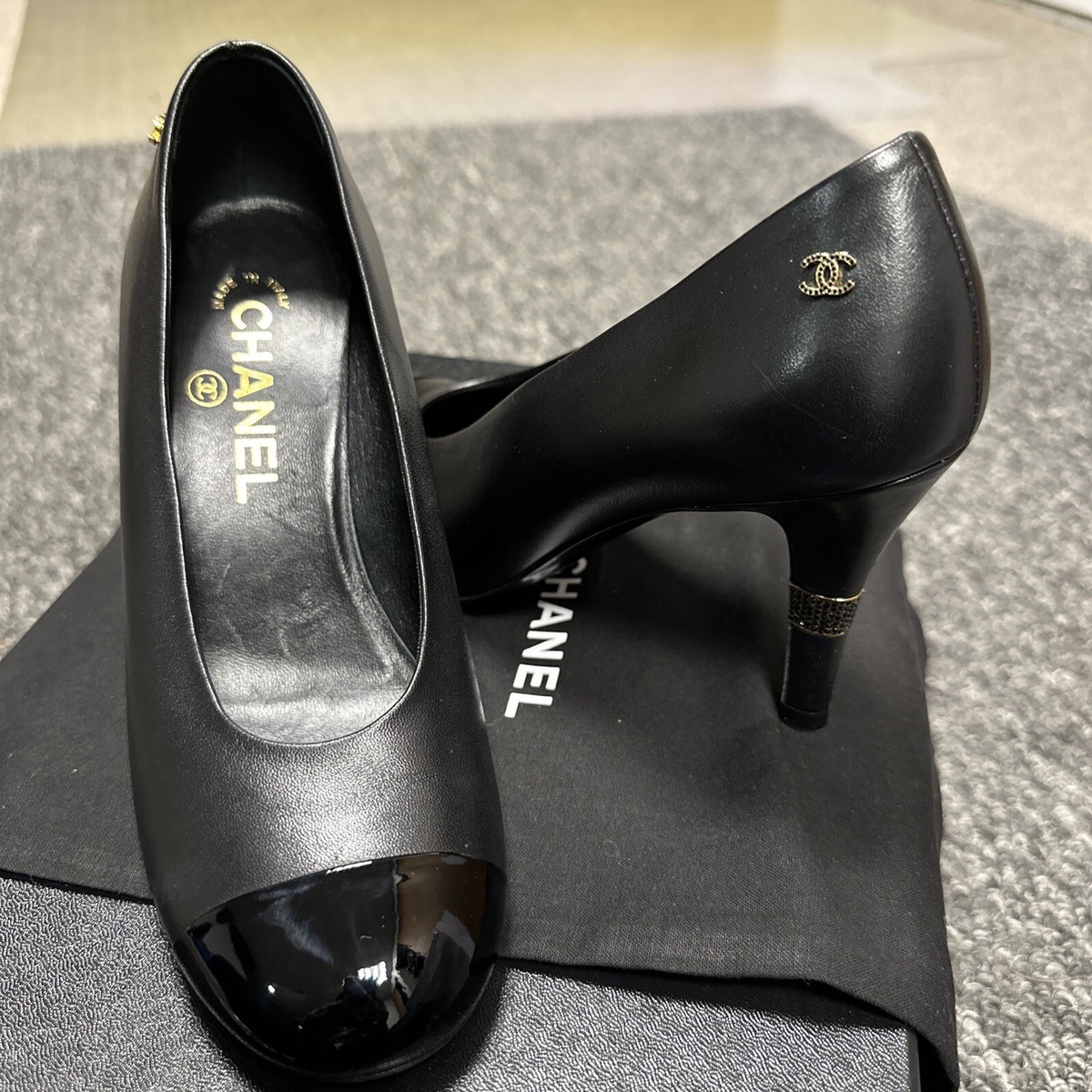CHANEL ブラック ハイヒール Chanel Shoes Pumps 6/36 Black Leather 3” Heels This Season New In
