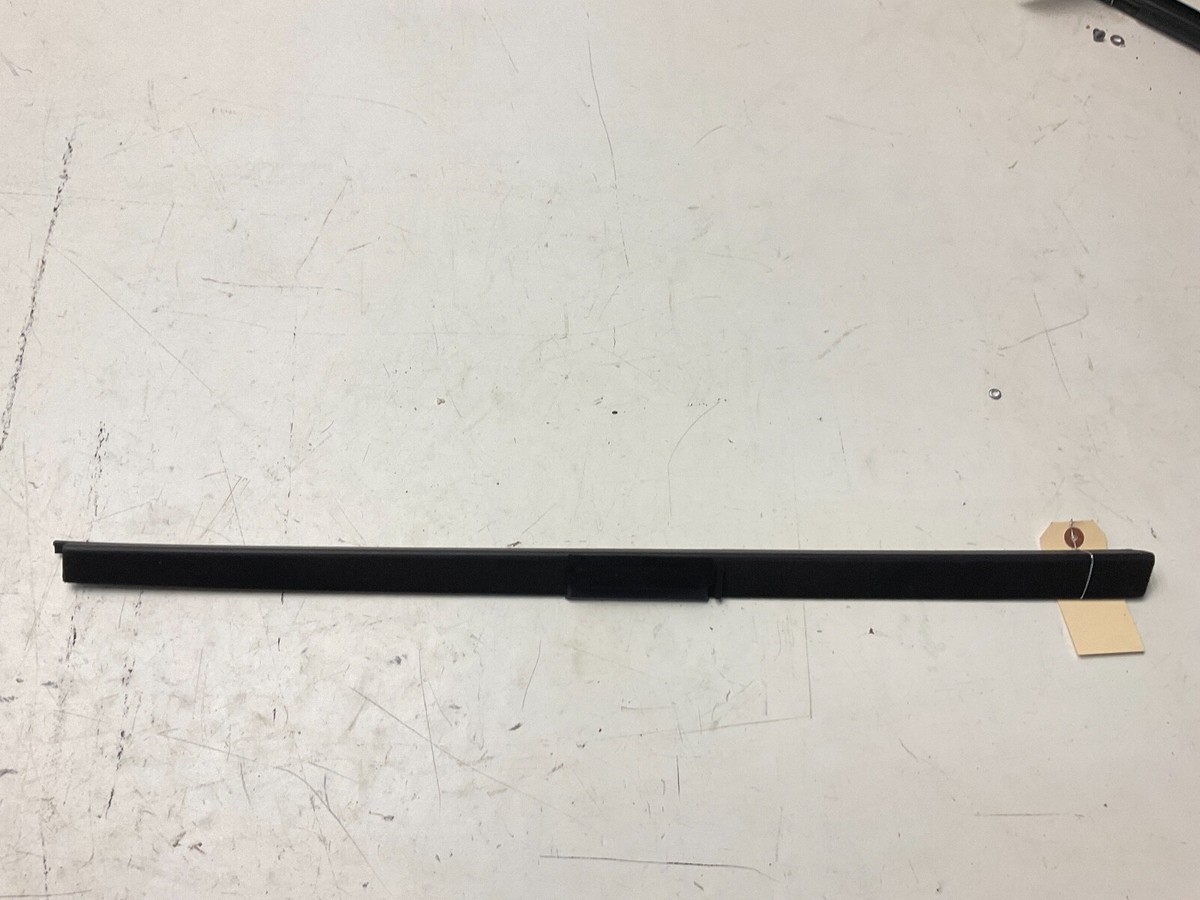 2010-2013 MERCEDES S550 RH REAR DOOR INNER WINDOW SEAL 