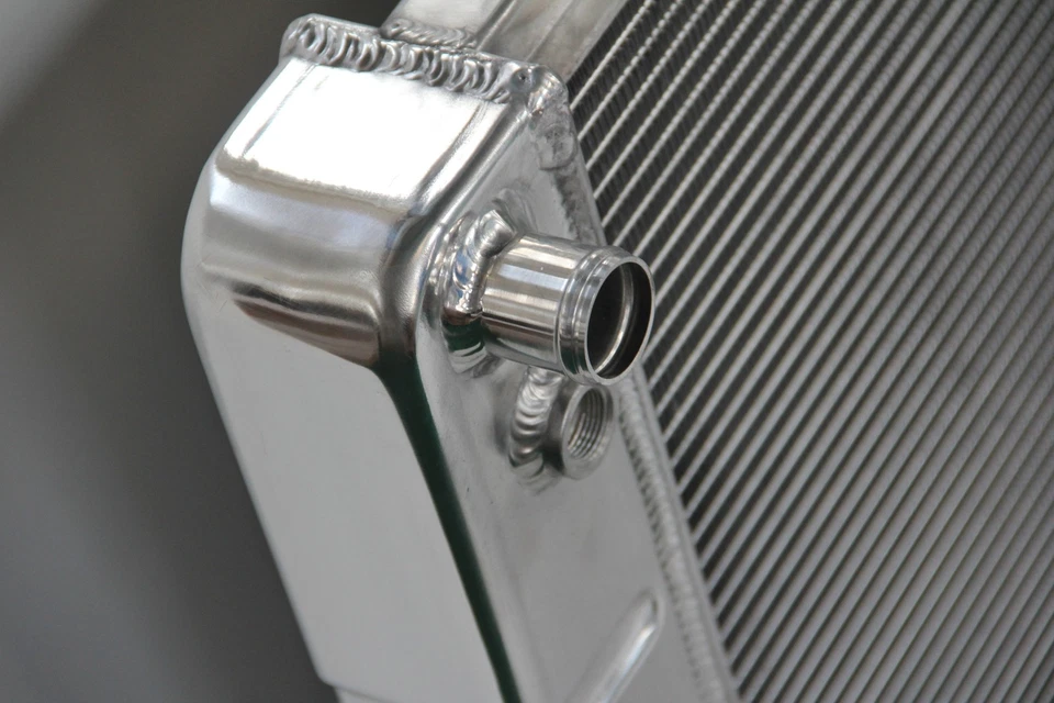 Radiador KKS 1696 3 filas apto para 88-00 Chevy GMC C/K C1500 C2500 C3500 K1500 7,4 V8 Foto 2 de 4