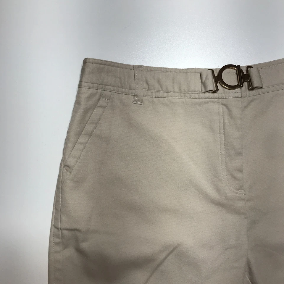 Bermudas chinas Charter Club para mujer 12 paneles caqui con cinturón con hebilla dorada Foto 3 de 4