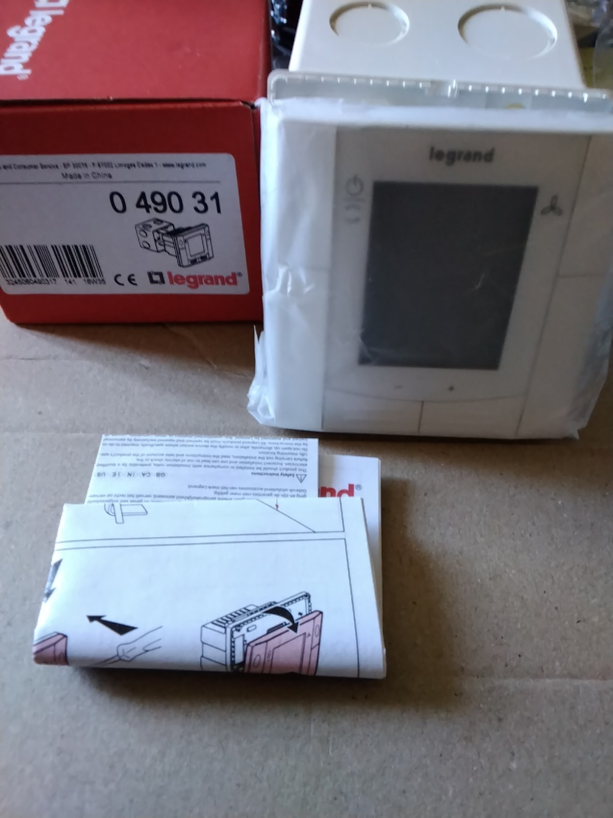 Thermostat ventilo-convecteur Legrand 49031 pour régulation pièce par pièce