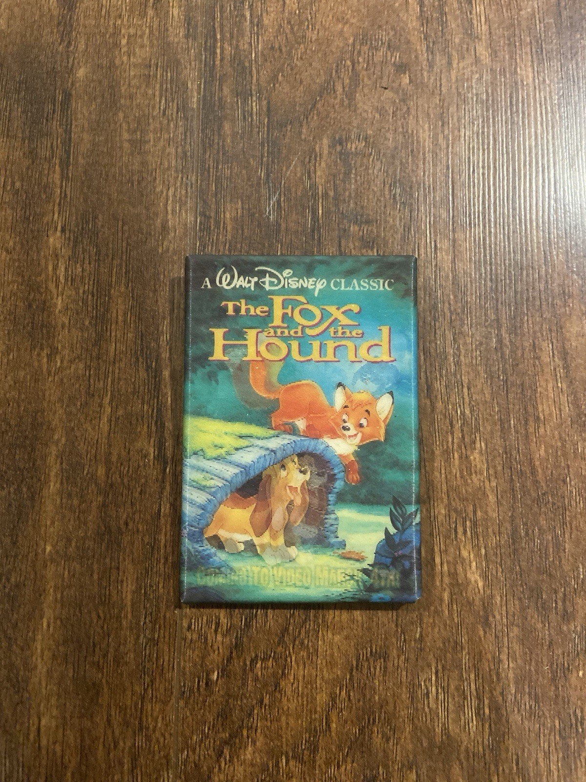 1994 Walt Disney Classic The Fox and the Hound Lenticular Pin back button