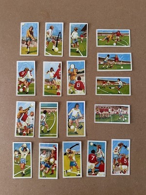 40 WAYS TO PLAY BETTER SOCCER  1976  18x Brooke Bond/PG Tips Collector Tea Cards