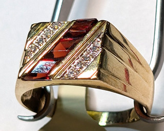 14K YELLOW GOLD GARNET AND DIAOND RING SIZE 11.25 AND 6.10 GRAMS