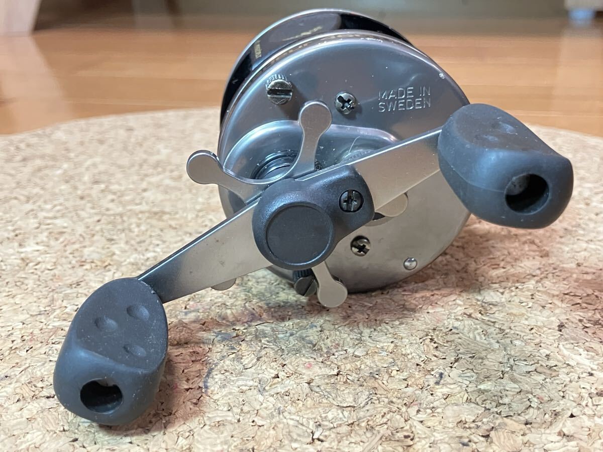 Abu Garcia Ambassadeur 4601C GUNNAR Gunmetal Baitcasting Reel Left