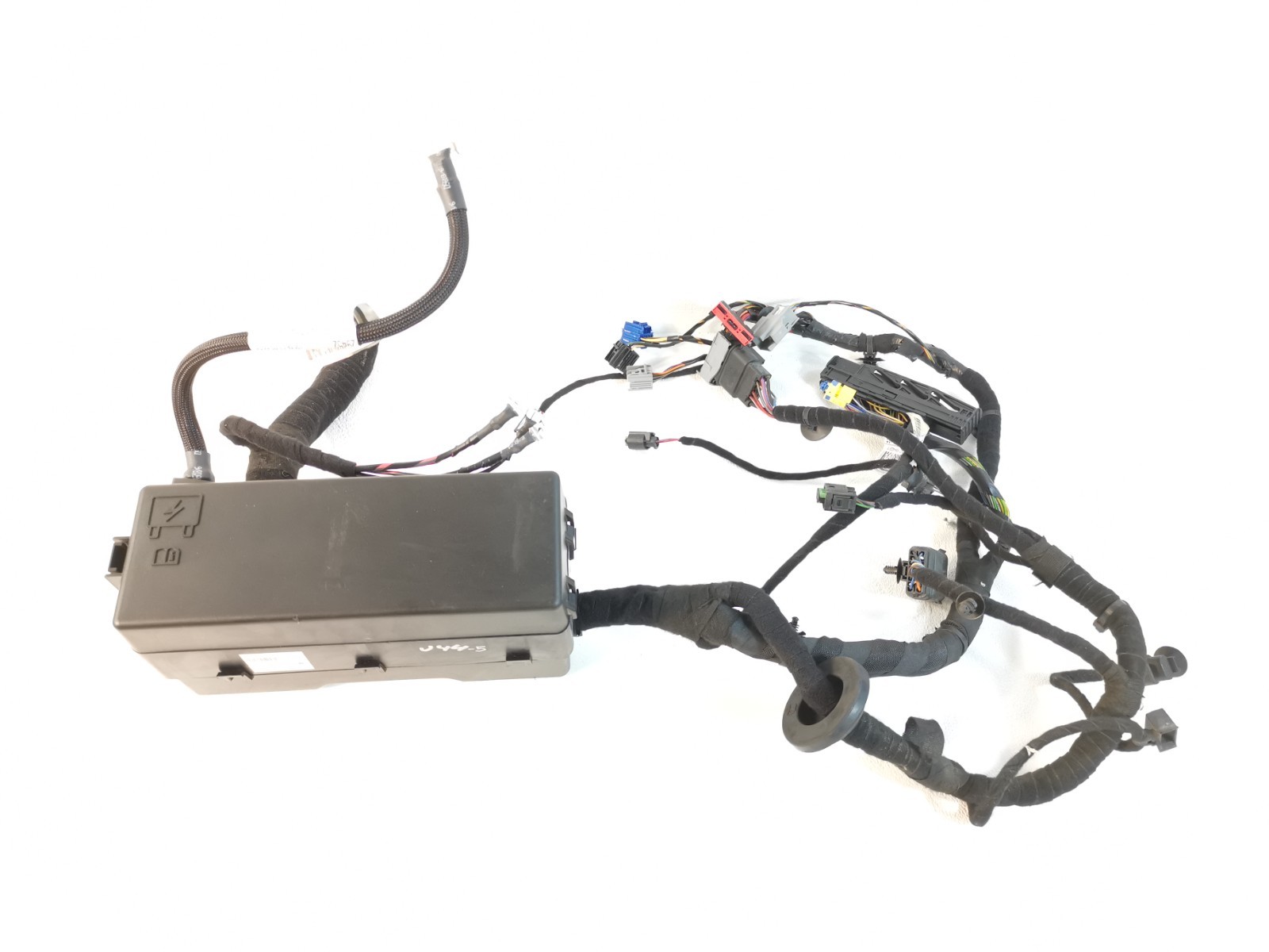 MASERATI LEVANTE S 3.0L AWD 2017  Fuse Relay Box Junction Terminal 670037965 OEM