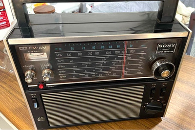 Junk Sony Vintage 1969 TFM-2000F Wide FM Radio Super Sensitive FM/AM/SW1~4 F/S