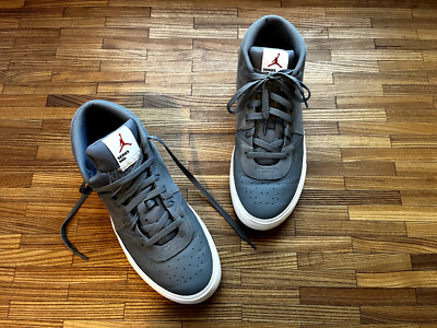 Neu: Jordan Series Mid grau Herren Größe 44 / US 10 - nicht getragen