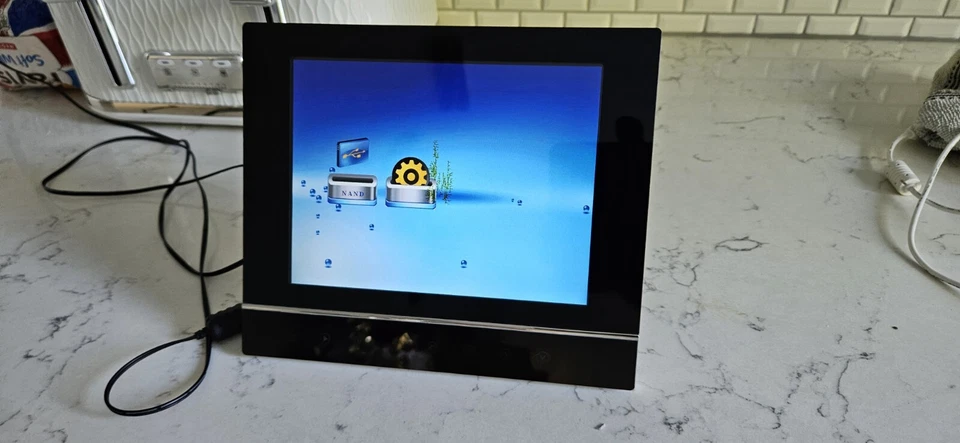 Technika Pro Digital Photo Frame 8 Inch SR08 - Image 2 of 4