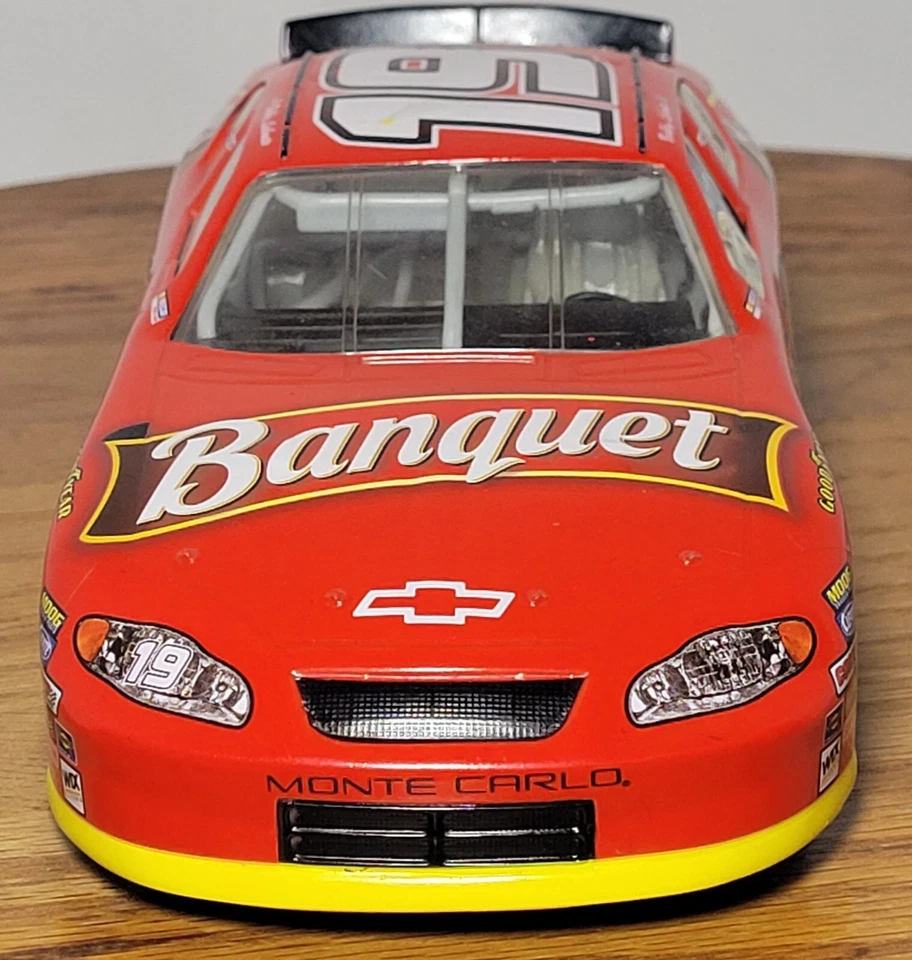 Coche de carreras Nascar Bobby LaBonte #19 2005 rojo Monte Carlo banquete Foto 4 de 4