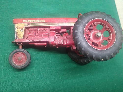 IH International Lot Of 5 1:16 Farm Tractors & Wagon For PARTS and Restoration - Picture 16 of 19
