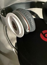 Beats by Dr. Dre Solo HD On-Ear Wired 3.5mm Headphones White Carry Case