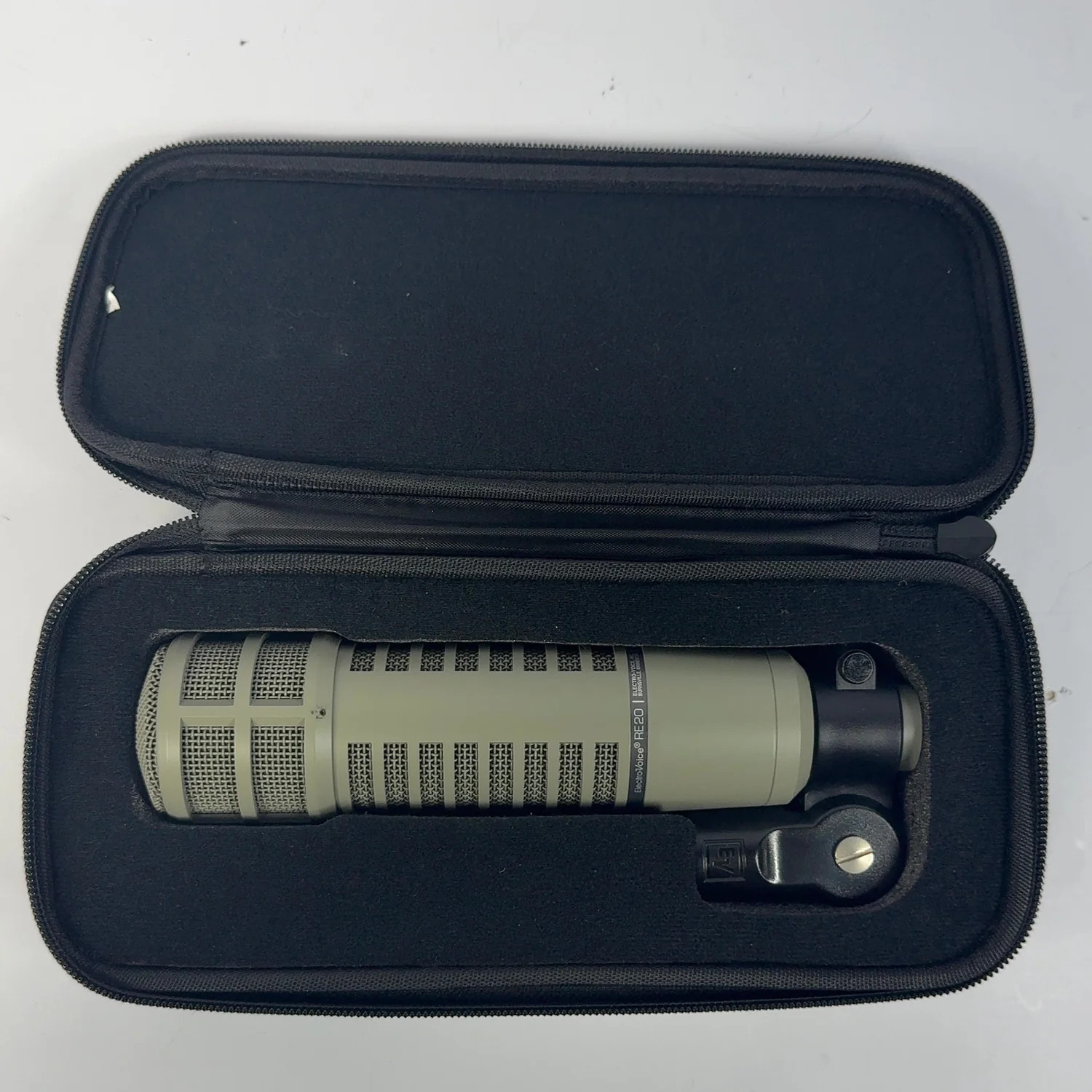 Electro Voice RE20 45Hz - 18000Hz Broadcast Dynamic Microphone