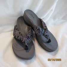 Clarks tropical flip flop sandals womens EUC!! Size 7