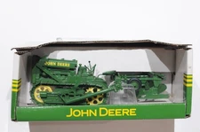 SPECAST JOHN DEERE LINDEMAN CRAWLER WITH TWO BOTTOM PLOW SCALE 1:16 NEW