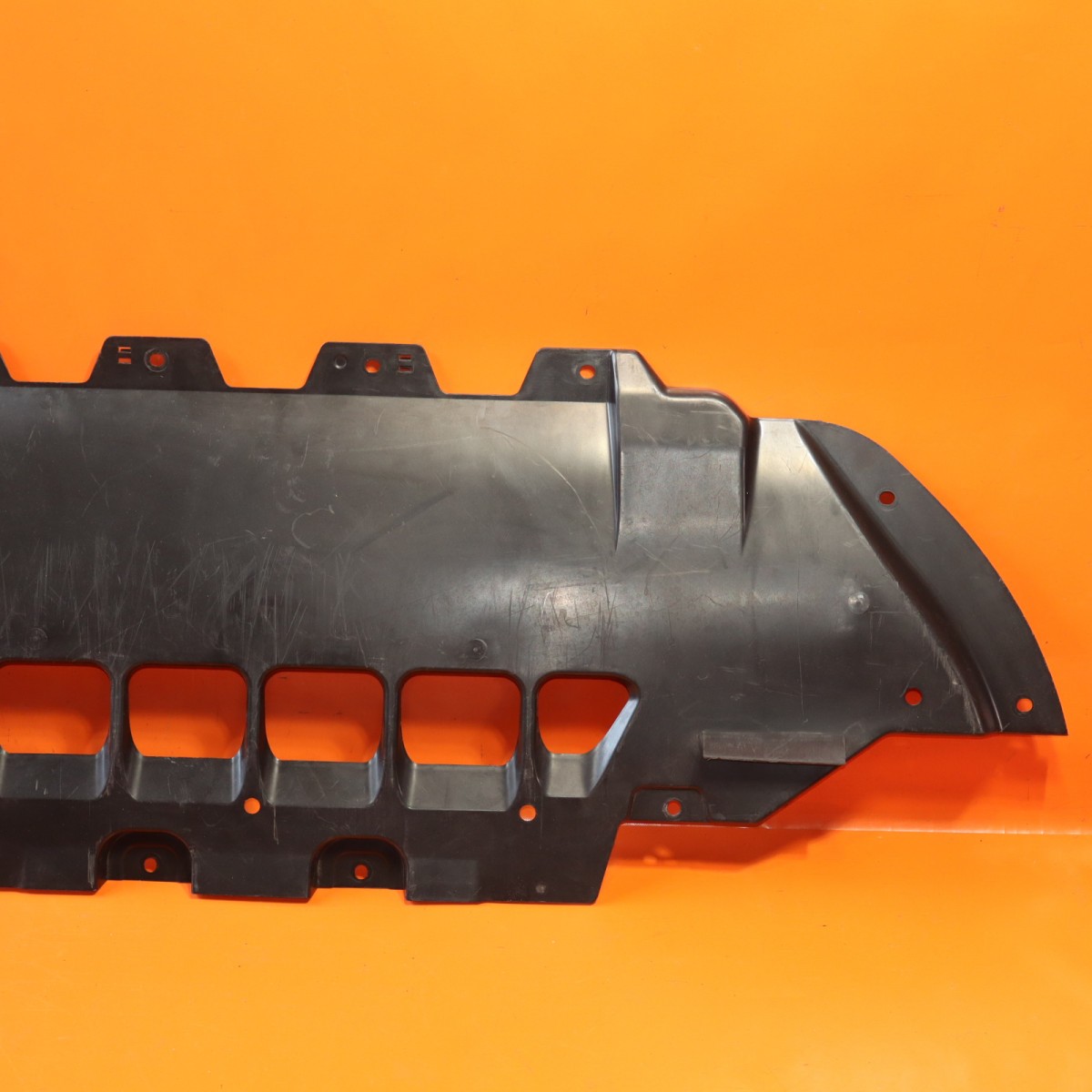 MASERATI GHIBIL SPLASH SHIELD FRONT 2014 2015 2016 2017 670001748 OEM