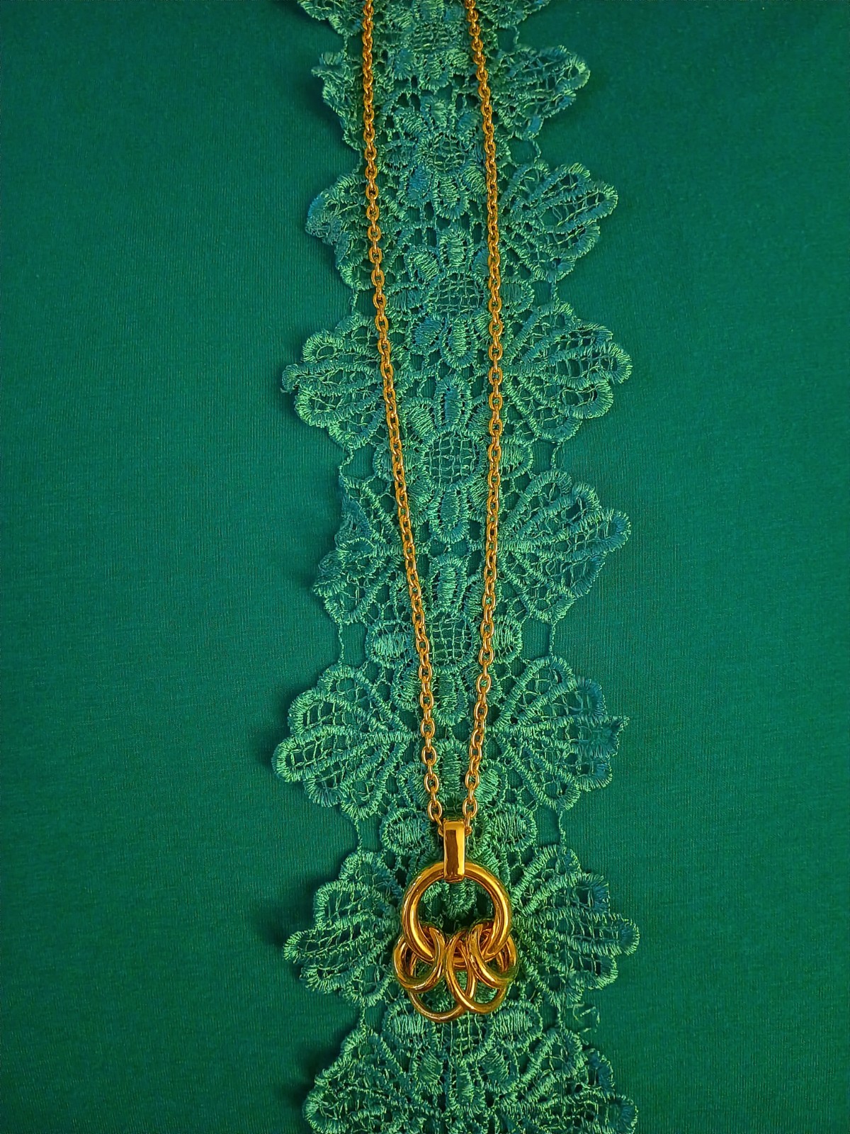 Gold Tone Circle Interconnected Ring Pendant Cabl… - image 2