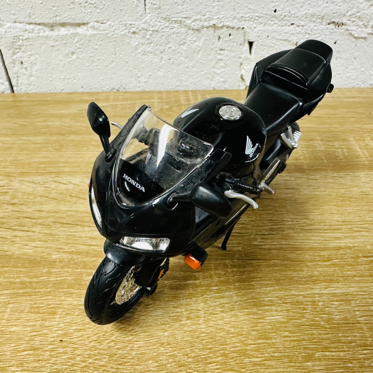 Maisto Honda CBR 1000RR Racing 1:12 Diecast Black Yellow Model