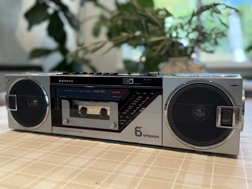 Sanyo M7740 VINTAGE Grey / Silver BOOMBOX Radio Cassette Player