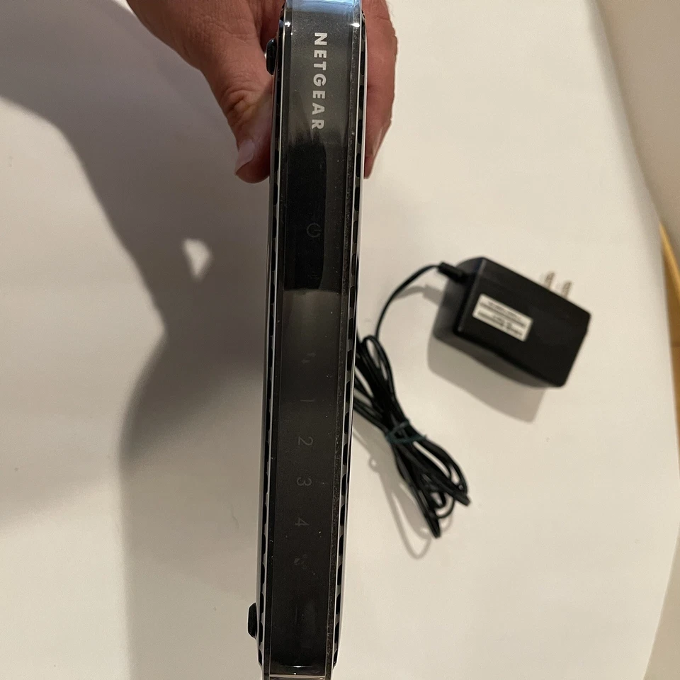 Netgear Universal Dual Band Wifi Range Extender 4 Port Wifi Adapter WN2500RP - Image 4 of 4