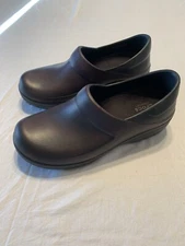 CROCS WOMENS Brown NERIA PRO II WORK CLOG Size W7 Near Perfect