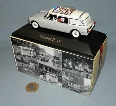 ALTAYA IXO Ixo Altaya 1/43 : Citroën ID 19 Ambulance Usine Millésime 1963 (Gris toit crème)