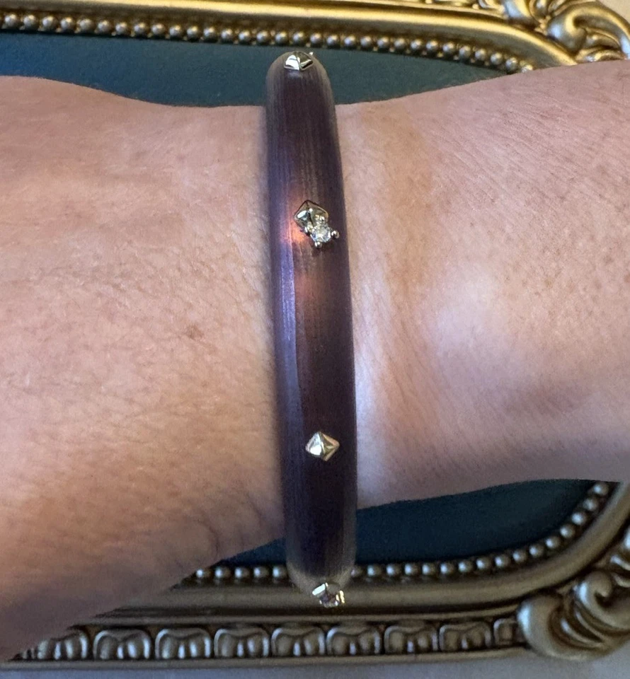 Brazalete para mujer Alexis Bittar con bisagras en lucite negro con adorno dorado Foto 4 de 4