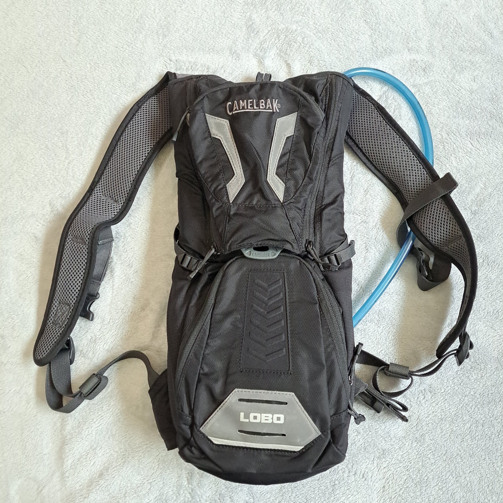 Camelbak Lobo Black Hydration Pack Backpack Daypack Hiking With 3L Bladder