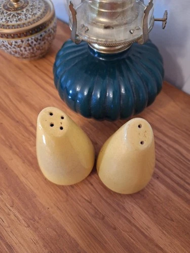 FRANKOMA POTTERY SALT AND PEPPER SET YELLOW  RARE SUNFLOWER SUNSHINE