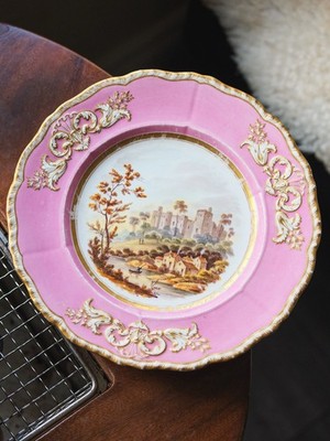 Antiker englischer Porzellan Coalport Rokoko Stil Landschaft bemalt rosa Teller
