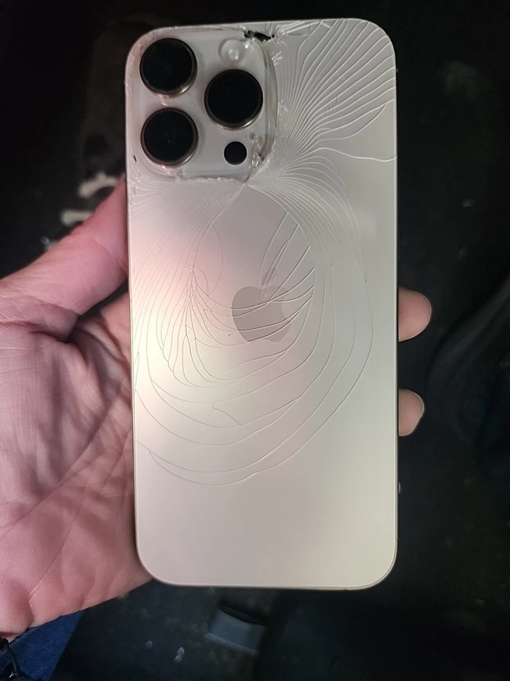 Apple iPhone 16 Pro Max - 256 GB - Gold (T-Mobile) - Parts Only - Image 2 of 4