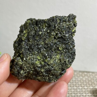#ad 114g Natural and rare beautiful museum grade olive green olivine $24.50