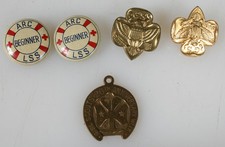 VINTAGE 1938 RARE GIRL SCOUT SOUVENIR CHARM WITH 4 OTHER CHARMS