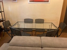 Tavolo e 6 sedie art design in ferro battuto con piano in cristallo temperato.