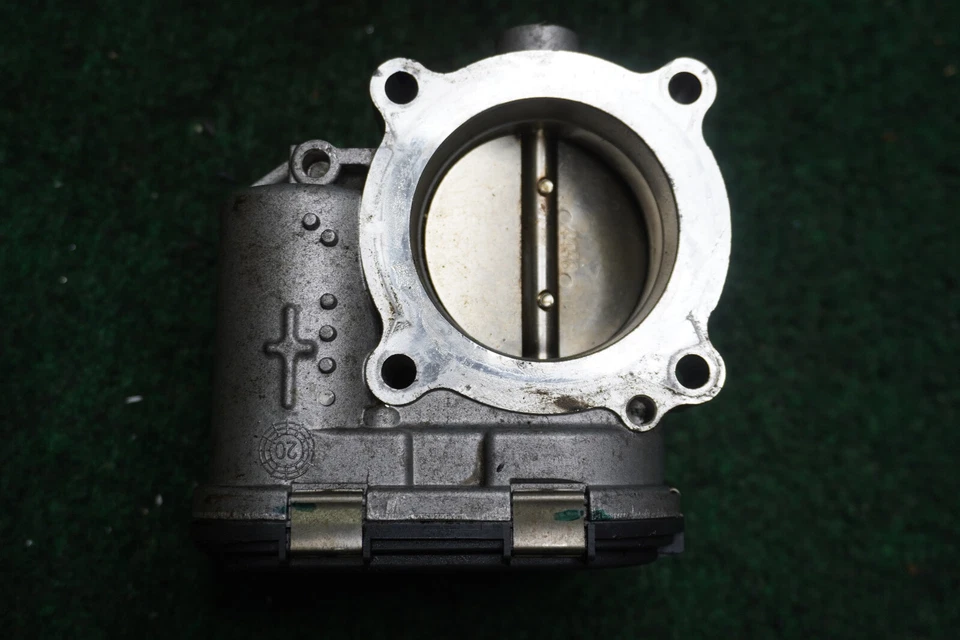 Volkswagen Tiguan 2021 2,0 L carrocería del acelerador OEM 06K133062AN Foto 2 de 4