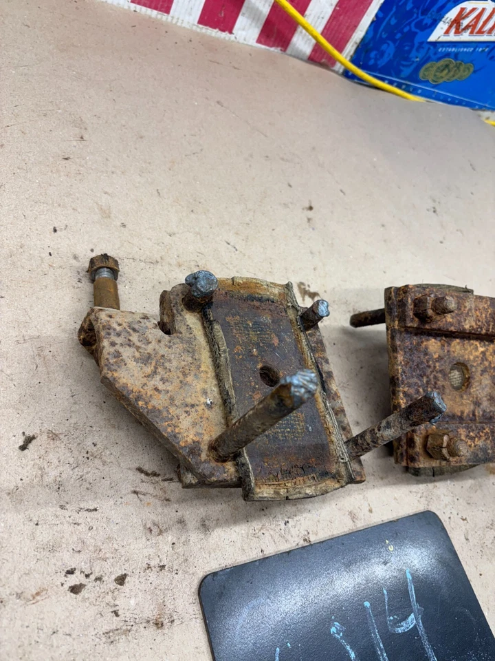 1949 1950 1951 OLDSMOBILE CHEVROLET REAR AXLE SHOCK MOUNT LEAF SPRING PLATES OEM - Image 2 of 4