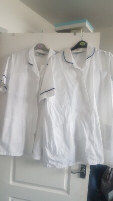 Rizues weiße Krankenschwestern Uniform Tuniken Gesundheitswesen marineblauer Besatz Größe Mx 40-42 Zoll Brustumfang