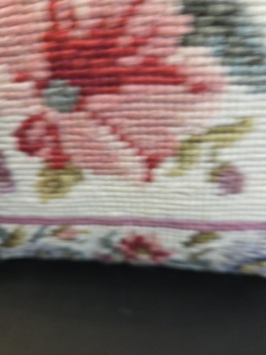 Vintage Needlepoint Pillow Victorian Floral Design Cream Velvet Back 10"x10" - Bild 3 von 7