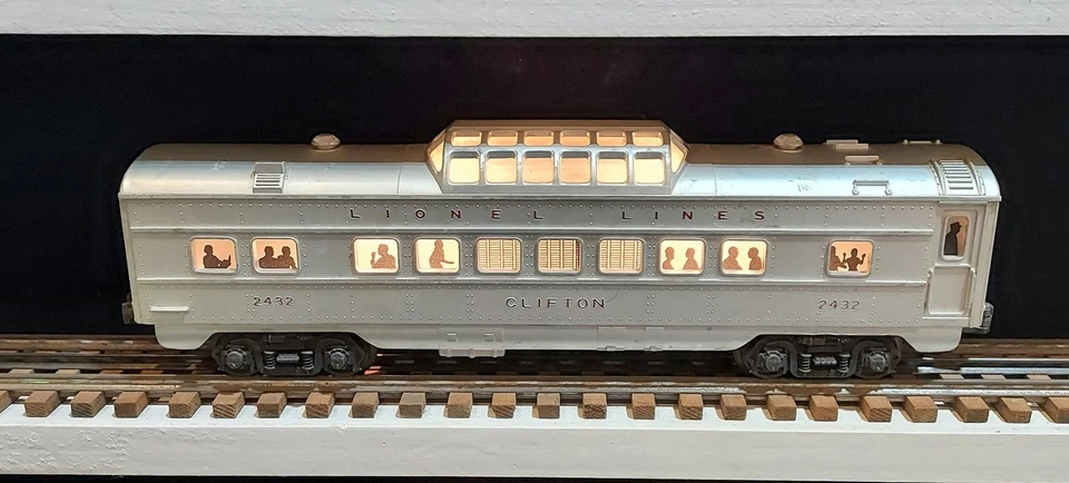 3 diff Lionel passenger cars, #2432 2434 2435-red letters, postwar, work great! - Image 3 of 4