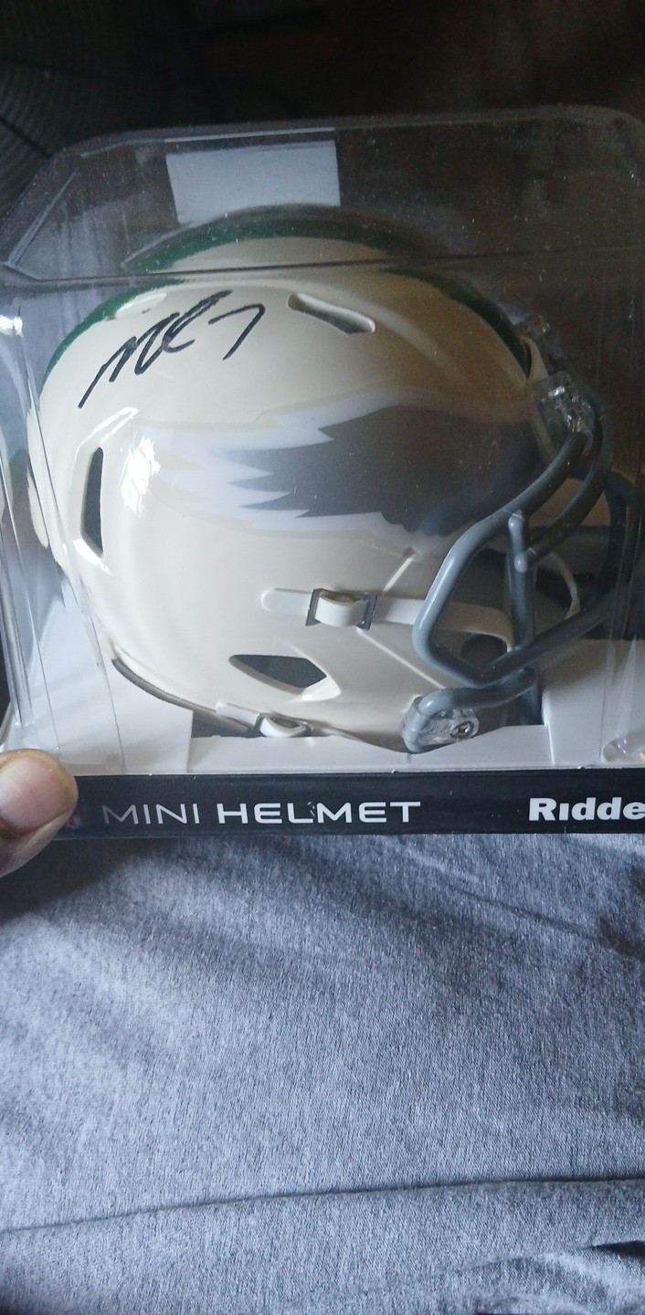 3 Mini Helmets - With Beckett COA Michael Vick /Johnny Manziel / LenDale White 