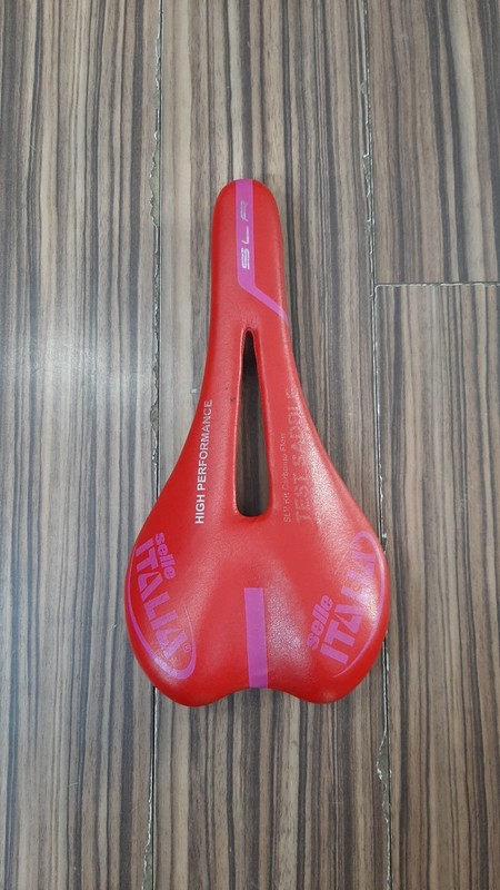 Selle Italia SLR Kit Carbonio Flow Carbon Fibre Rare Red Pink Test Saddle Seat 